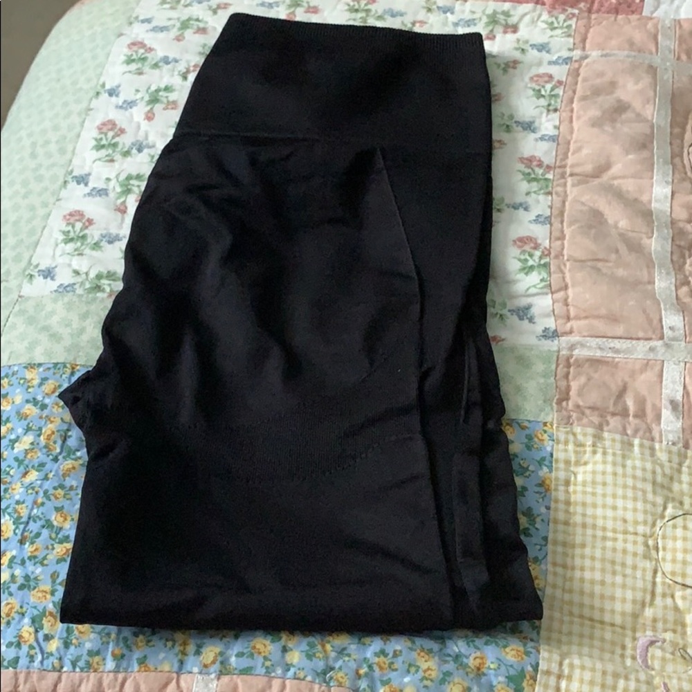 Fabletics Black Seamless Leggings!!